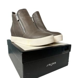J/SLIDES shoes